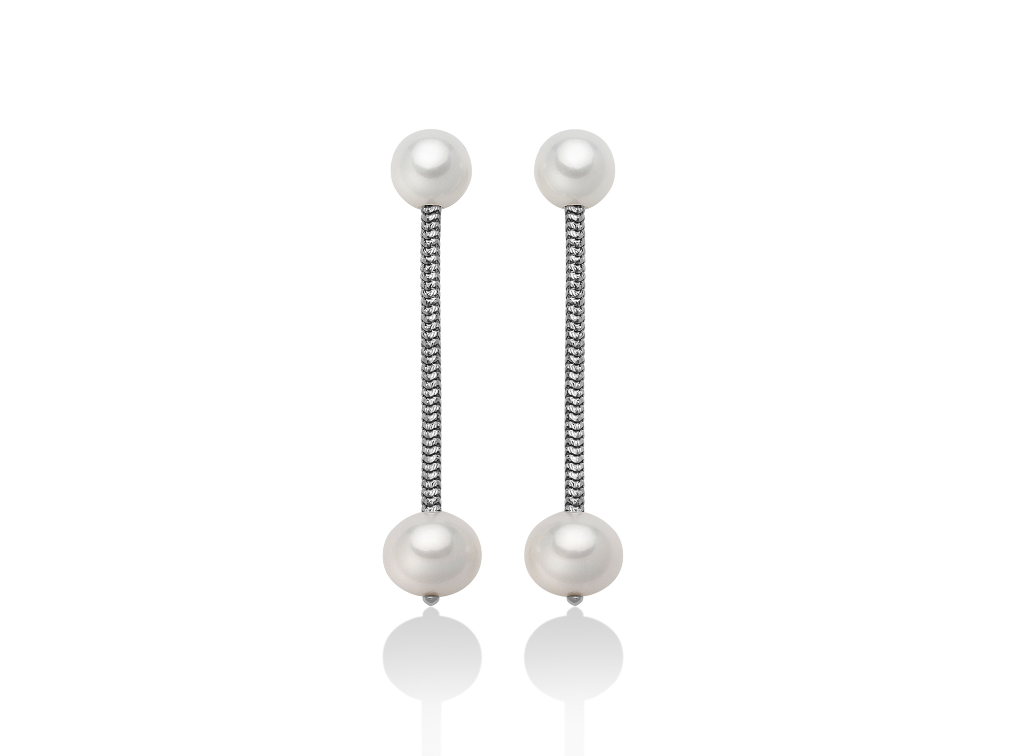 Orecchini pendenti in argento con perle. - PER2346